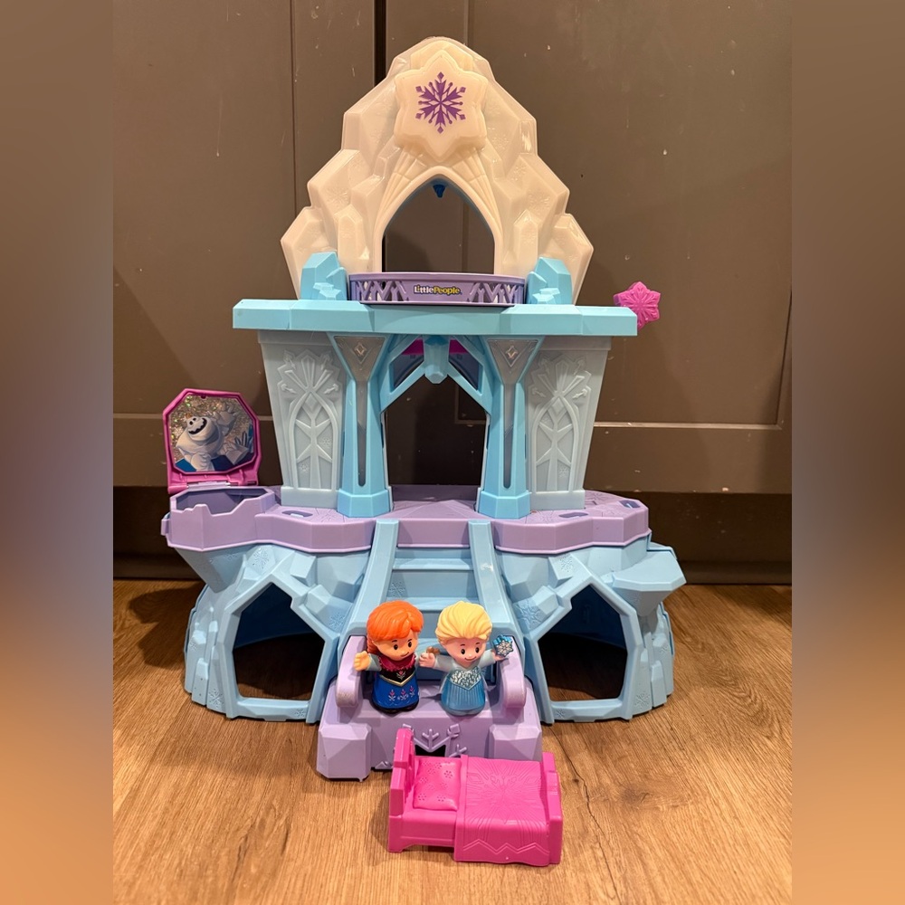 Frozen Castle Little People Playset - Blue and Pink